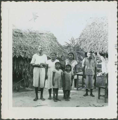 Photograph album, Yaruro fieldwork, p. 12, photo 3, Yaruro people posing for photograph