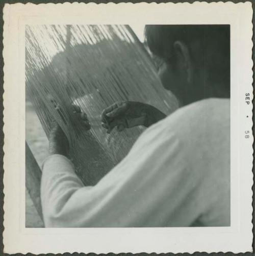 Photograph album, Yaruro fieldwork, p. 28, photo 1, close view woman weaving