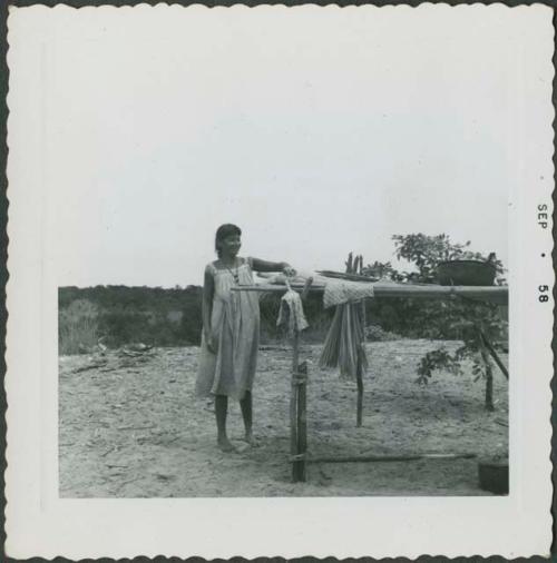 Photograph album, Yaruro fieldwork, p. 39, photo 3, woman at tall table