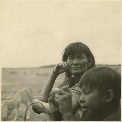 Photograph album, Yaruro fieldwork, p. 48, photo 1, Yaruro woman