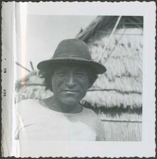 Photograph album, Yaruro fieldwork, p. 55, photo 3, man posing in hat