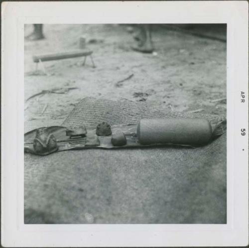 Photograph album, Yaruro fieldwork, p. 61, photo 1, small objects on top leaf