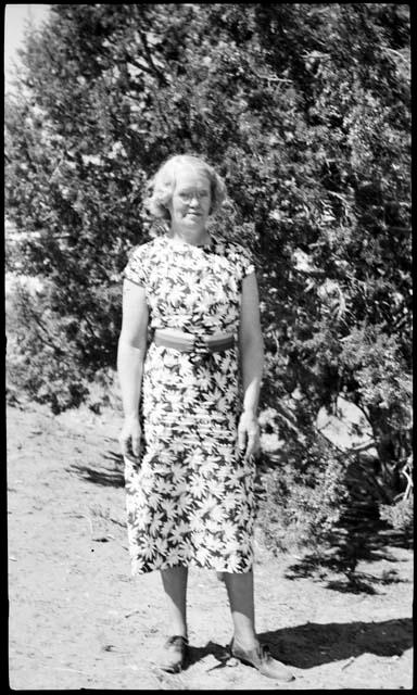 Mrs. Nimmo, Evelyn's mother.