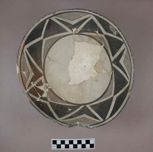 Bowl with geometric design