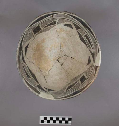 Bowl with geometric design