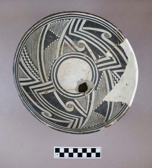 Bowl with geometric design