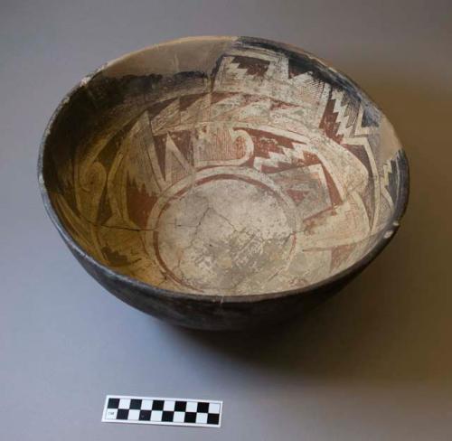 Bowl with abraded geometric design