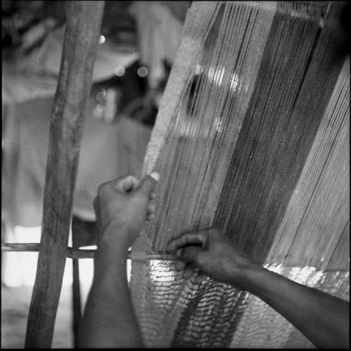 Economic life/Arts and crafts: close view of weaving