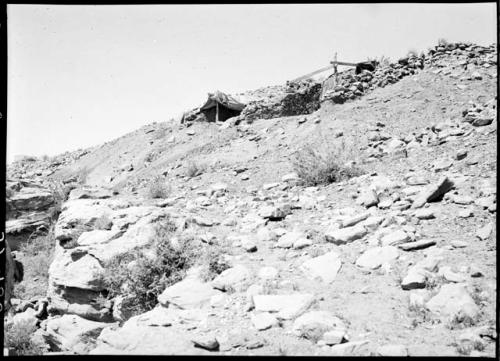 Kawaika-a, Test 5, Rooms 1, 2, 6, general view from the east, at edge of cap rock of mesa.