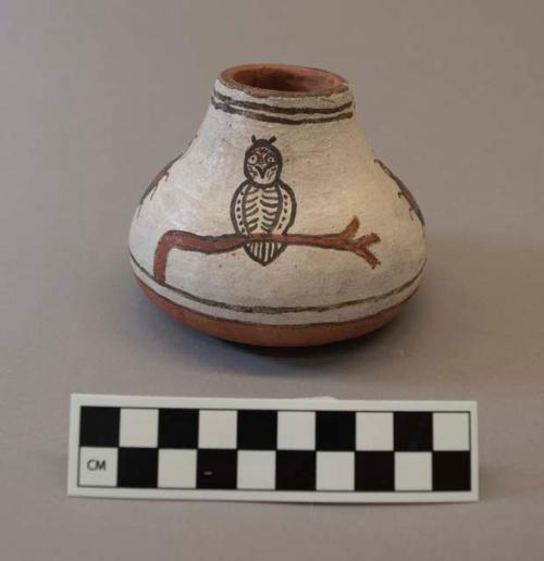 Polychrome-on-white Jar:  animal motif