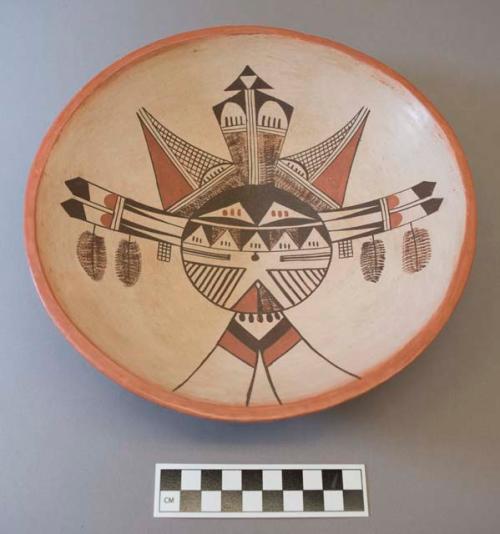 Polychrome-on-white Bowl:  stylized Polik Mana