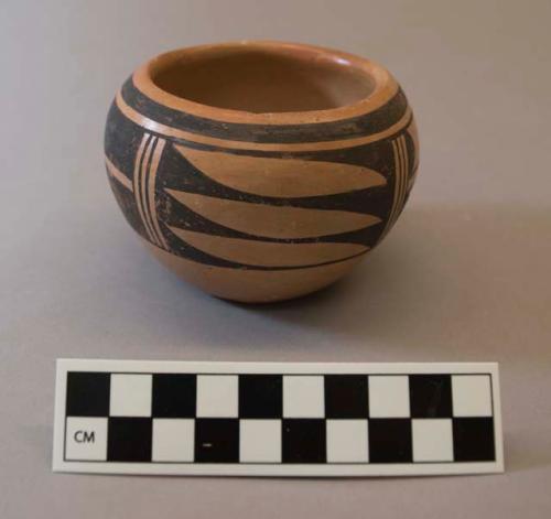 Black-on-reddish buff bowl: geometric motif