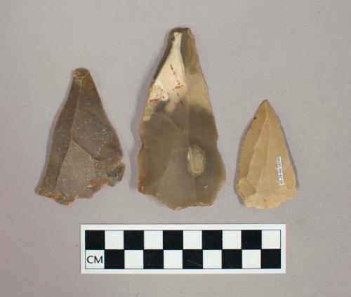 Flint flakes; points; 2 with cortex; variously colored stone