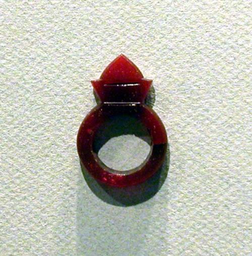 Finger charm, imitation agate, carnelian - colored glass