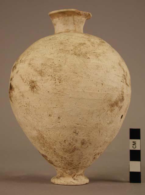 Pottery jar - plain buff (vase ordinaire ovoide a col)