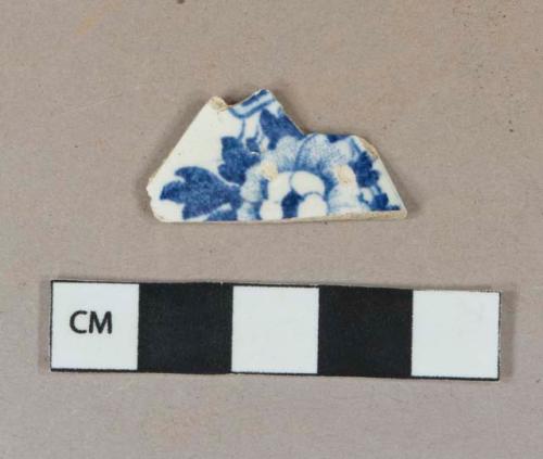 Blue on white transferprinted whiteware vessel rim fragment, white paste