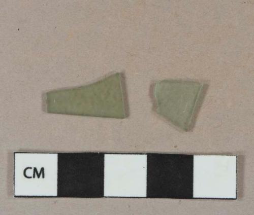 Light green flat glass fragments