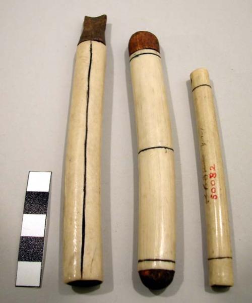 One snuff tube and two needle cases of bone