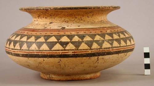 Polychrome pottery bowl - ring base