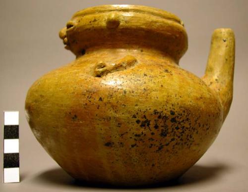 Pottery vessel