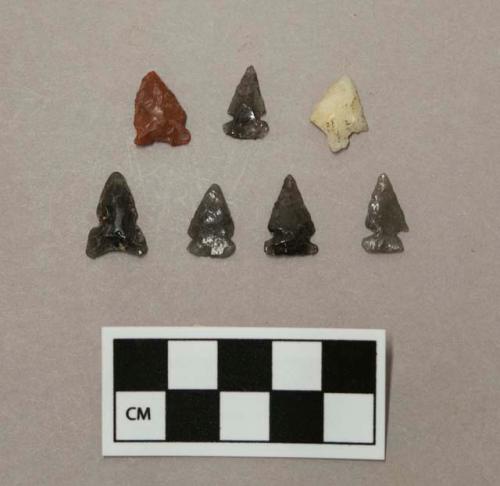 Chipped stone projectile points, various shapes