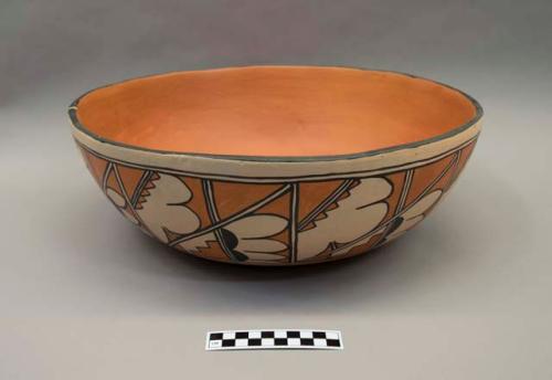 Polychrome-on-off white bowl: geometric motif