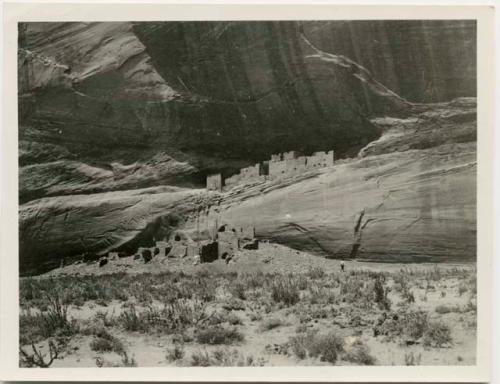 Cliff dwellings in Canyon de Chelly