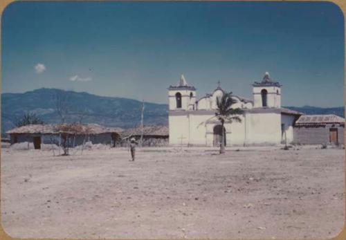 White building in Yarumela