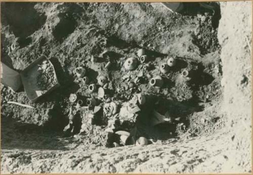 1940 excavations start, Grave 1