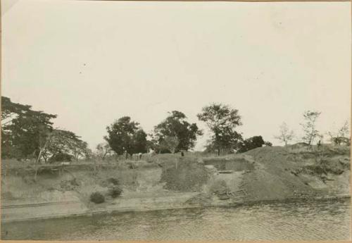 General view of Sitio Conte from the west bank of the river showing Trench III