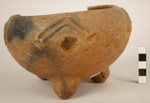 3-legged pottery vessel - applique design