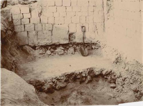 Partially excavated floor of Grave 13