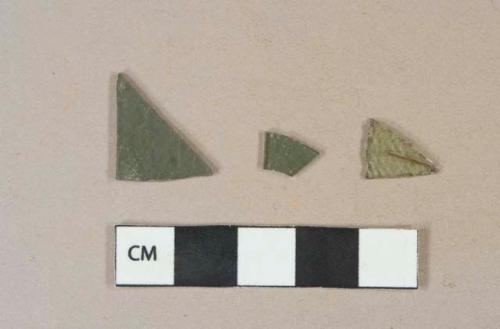 Olive green flat glass fragments