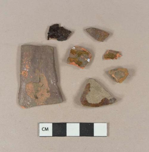 Undecorated lead glazed redware body sherds; manganese mottled earthenware body sherds