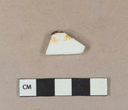 Porcelain body sherd, with possible yellow overglaze paint or gilding