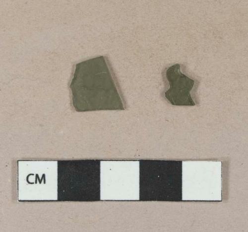 Olive green flat glass fragments