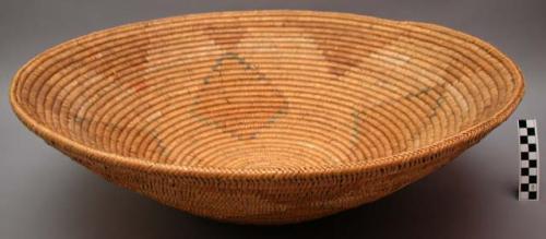 Large basket tray. Coil technique. Made of bear grass. Geometric designs in b