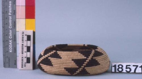 Small oval basket, flat bottom, slightly inverted rim