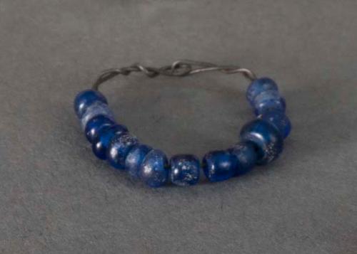 Blue Glass bead The Middle and Near East c，7-12 century 2cm工芸品