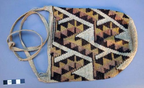 Twined string bag made of Majaqua ffiber, dye not native