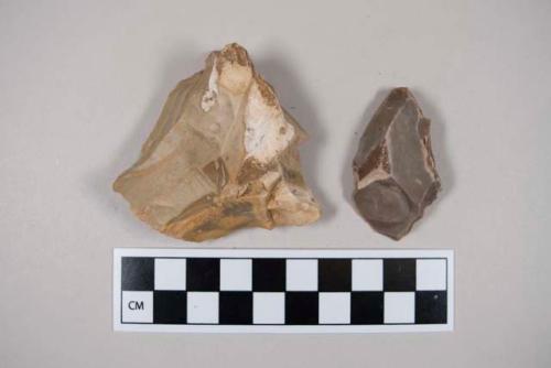 Chipped stone, flint flakes with evidence of use on edges