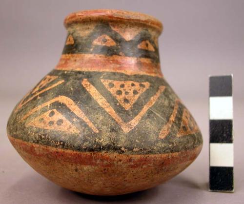 Small Buenos Aires-Uraba polychrome pottery bowl