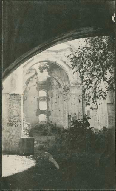 Antigua, walkway through arched building