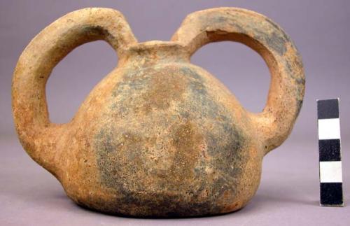 Double-handled half pottery vessel