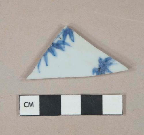 Blue on white handpainted chinese trade porcelain vessel body fragment, white paste