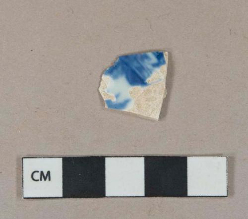 Blue transferprinted pearlware vessel body fragment, white or light buff paste