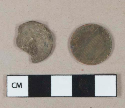 Copper alloy US penny fragments, 1 intact, heavily corroded. Intact sample dated 1971