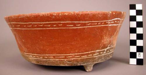 Ceramic bowl, flat base, 3 moulded feet