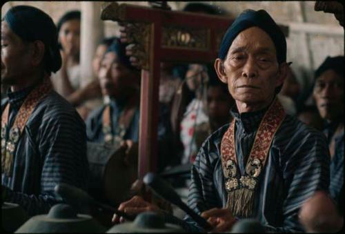 Man playing old gamelan, Grebeg