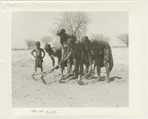 Four women using hoes, children behind them (print is a cropped image)